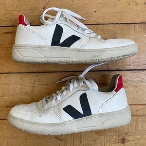 Veja Women's V-10 Leather Low-Top Sneakers